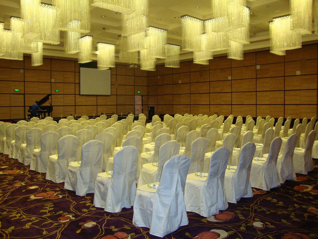 Ramada Plaza Lianyungang Hotel Buitenkant foto