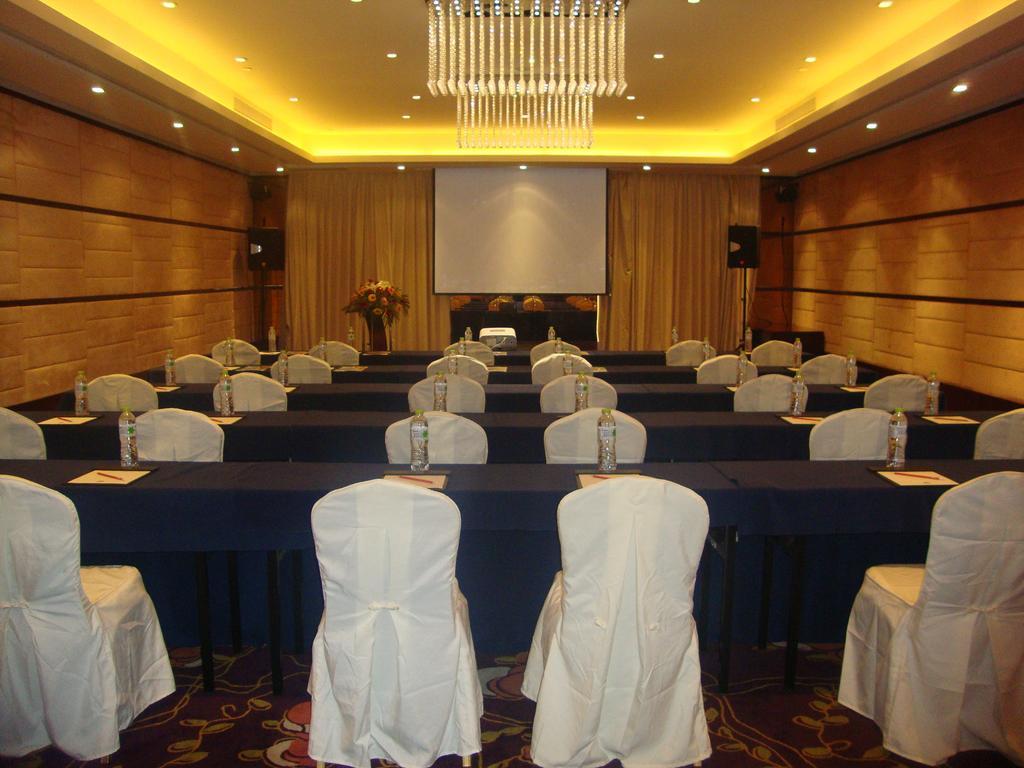 Ramada Plaza Lianyungang Hotel Buitenkant foto
