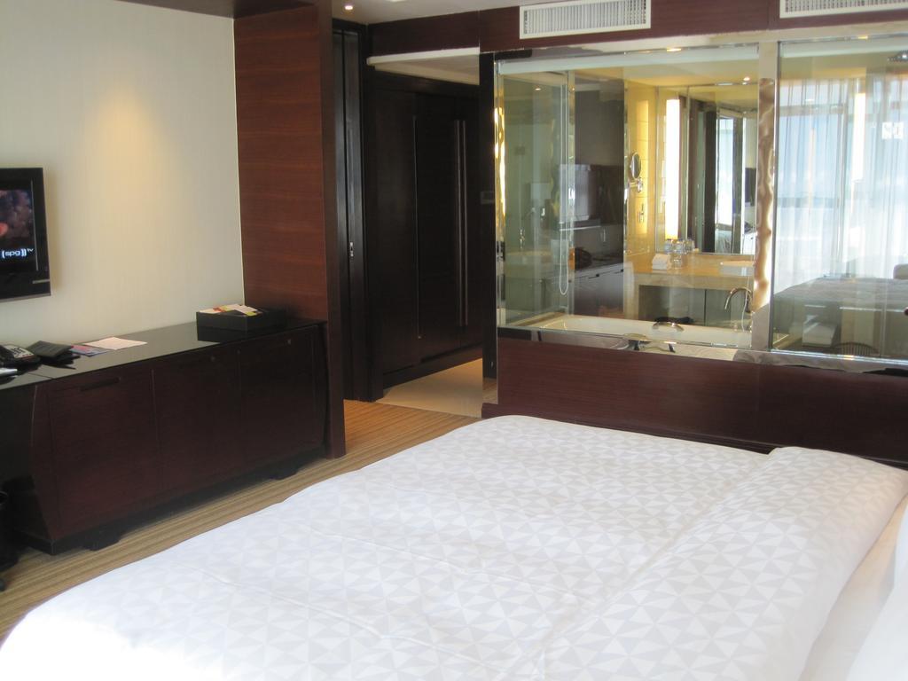 Ramada Plaza Lianyungang Hotel Buitenkant foto